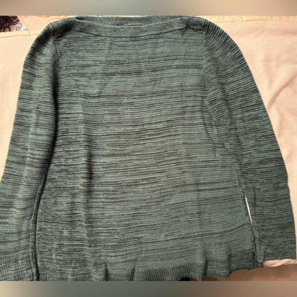 Ann Taylor Long Sleeve Light Weight Sweater/Shirt